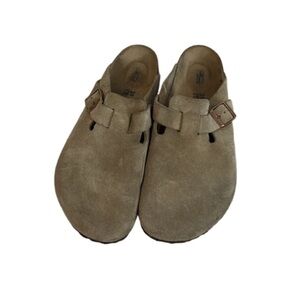 Women’s Birkenstock Suede Boston Clogs, Soft Footbed Taupe Size 39